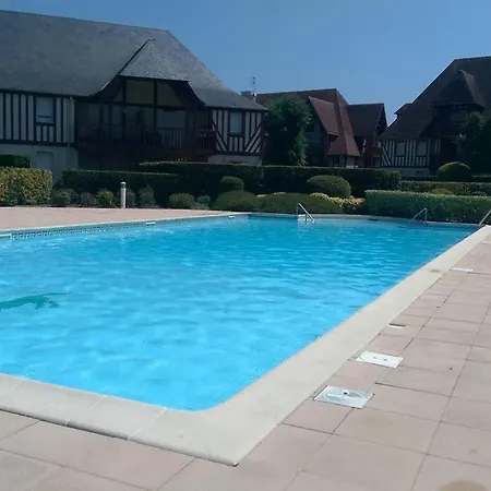 Apartment 115 M2 En Rez De Jardin Deauville