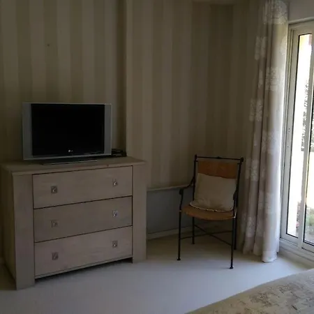 115 M2 En Rez De Jardin Apartment